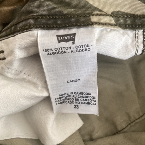 Levi’s men’s cargo shorts - Picture 2 of 2